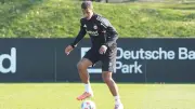 Eintracht-Stars zeigen Herz: Benefiz-Fußball für krebskranke Kinder beim Langholz-Cup