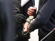 Fake-Dates als Falle: Bande lockte Männer mit gefälschten Mädchen-Profilen in Überfälle