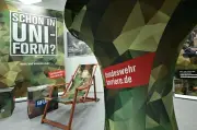 Farbattacke auf Bundeswehrstand in Jena: Protest gegen Wehrpflicht eskaliert