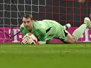 FC Bayern: Manuel Neuer überraschend ausgewechselt - bleibt in der Kabine