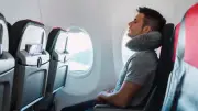 Flugbegleiterin verrät: Die besten Schlafplätze im Flugzeug für erholsame Nächte