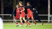 Flutlicht-Drama und Torfestival: FCM Schwerin gewinnt wildes 5:3 gegen Schönberg