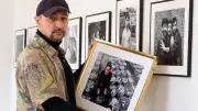 Fotograf Nihad Nino Pušija zeigt Alltag der Sinti und Roma in Berliner Ausstellung
