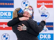 Franziska Preuß erhält norwegische Holmenkollen-Medaille und sorgt für emotionale Pokalübergabe