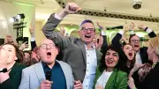 Frenetischer Jubel bei den Grünen: Vorläufiger Wahlsieg mit 32 Prozent