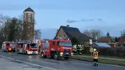 Gewächshausbrand in Bützow: Feuerwehr verhindert Übergreifen auf Wohnhaus