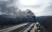 Großbrand im Engelbergtunnel an der A81: Feuerwehr im Großeinsatz, zwei Personen verletzt