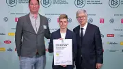 Große Ehre für Kickers JuS: Trainer-Duo gewinnt Sepp-Herberger-Award mit Kinderprojekt