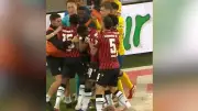 Hannover gegen Braunschweig: Derby endet in chaotischer Rudelbildung