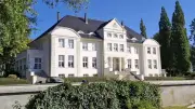 Herrenhaus an der Ostsee: Preis um 25% gesenkt - Neuer Besitzer für historisches Anwesen gesucht