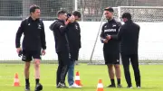 Hertha-Training mit bekanntem Gast: Stuttgarts Co-Trainer Fathi hospitiert bei altem Verein