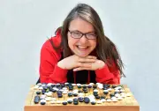 Jenaer Bioinformatik-Professorin krönt sich zur Go-Amateur-Weltmeisterin in Tokio