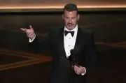 Jimmy Kimmel reißt bei Oscars Spott über Trump und Melania an - Politische Spitzen dominieren Gala