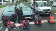 Klima-Kleber vor Gericht: Berufungsprozess nach Freispruch bei Rostocker Straßenblockade