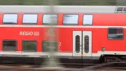Klo-Defekt führt zu Gewaltausbruch: Frau greift Zugbegleiterin im Regionalexpress an