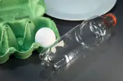 Lifehack-Check: Eigelb mit Plastikflasche trennen – Funktioniert der Trick wirklich?