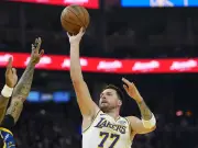 Luka Doncic feiert Geburtstag mit starkem Spiel: Lakers besiegen Warriors deutlich