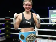Nach Bandscheibenvorfall: Weltmeisterin Nina Meinke kehrt triumphierend in den Ring zurück