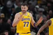 NBA rettet Lakers-Star Luka Doncic vor Sperre: Technisches Foul zurückgezogen