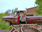 Oldtimer-Mekka in Dessau: Nicky Lau startet neues Treffen auf alter Landebahn