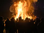Ostern 2026 im Saalekreis: Traditionelle Osterfeuer und bunte Programme