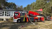 Photovoltaikanlage in Flammen: Feuerwehren verhindern Großbrand an der Müritz