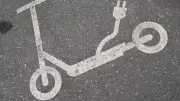 Polizei kontrolliert E-Scooter-Versicherung in Schwedt: 13-Jähriger ohne gültigen Schutz