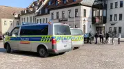 Polizei mit Großaufgebot nach Schlägerei auf Köthener Marktplatz: Jugendlicher wirft Radkreuz