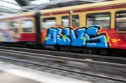 Polizei stoppt Graffiti-Trio: S-Bahn-Waggons in Berlin-Lichtenrade großflächig beschmiert