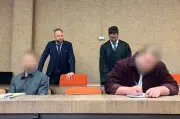 Prozess gegen JVA-Mitarbeiter: Vorwürfe des Tretens auf nackte Gefangene vor Gericht