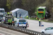 Prozessauftakt nach tödlichem Busunglück auf A9 bei Leipzig: Fahrer wegen fahrlässiger Tötung angeklagt