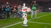 Roboter-Auftritt bei Bundesliga-Topspiel: Fans in Stuttgart und Leipzig staunen