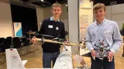 Rostocker Schüler revolutionieren Landversorgung mit senkrecht startendem Lieferflieger