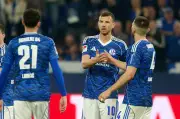 Schalke 04 festigt Tabellenführung mit knappem Sieg gegen Arminia Bielefeld