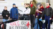 Schülerdemo in Schwerin: Jugendliche protestieren lautstark gegen Wehrdienstpläne und Militarisierung