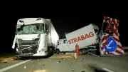 Schwerer Lkw-Unfall auf A2 in Brandenburg: Autobahn nach Kollision mit Baustelle gesperrt