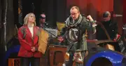 Singspiel übertrifft Fastenpredigt: Mehr Lacher, weniger Biss in magisch-postapokalyptischem Spektakel