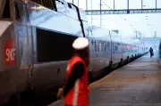 SNCF-Eleganzleitfaden löst Gewerkschaftsstreit aus: Make-up-Tipps und Figur-Ratschläge für Bahnpersonal