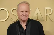 Stellan Skarsgård dreht Thriller-Serie mit Dakota Fanning nach Oscar-Erfolg