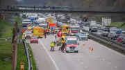 Tödlicher Auffahrunfall auf A5 bei Weingarten: Zwei Tote und vier Verletzte nach Stauende-Kollision