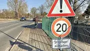 Tempo 20 und Warnschild: Bahnübergang an Jonitzer Mühle frustriert Waldersee seit Jahren