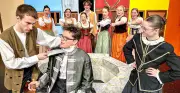 Theaterpremiere in Bernburg: Schüler bringen turbulente Komödie 