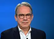 Thüringens Innenminister Georg Maier ruft gestrandete Bürger im Nahen Osten zur Registrierung auf