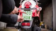 Uckermark: Mann lackiert altes Moped-Kennzeichen um - teurer Betrug fliegt auf