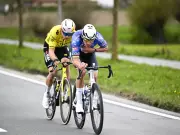 Van der Poel knapp geschlagen in Wevelgem - Teamkollege Philipsen triumphiert