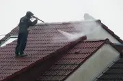Verbraucherzentrale warnt vor unseriösen Haustür-Angeboten für Dachreinigung