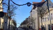 Weihnachtsbeleuchtung in Neustrelitz: Lichter blieben bis in den März hängen