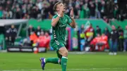 Werder Bremens Saison endet im Horror: Keke Topp erleidet schwere Verletzung