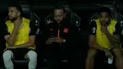 Wirbel um Memphis Depay: Star wird mit Handy auf der Ersatzbank erwischt