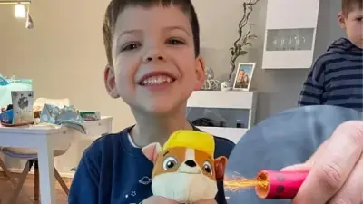9-Jähriger verliert Augenlicht und Hände nach Pyrotechnik-Fund